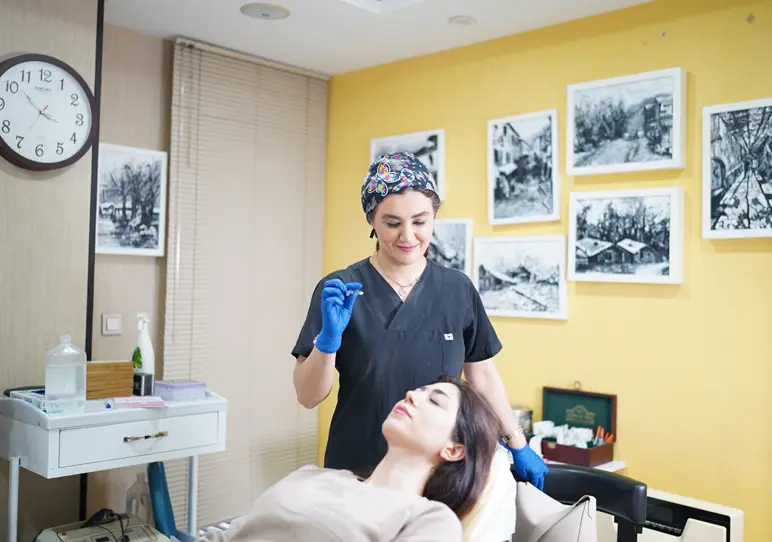 برای چروک دور چشم فیلر بهتر است یا بوتاکس؟